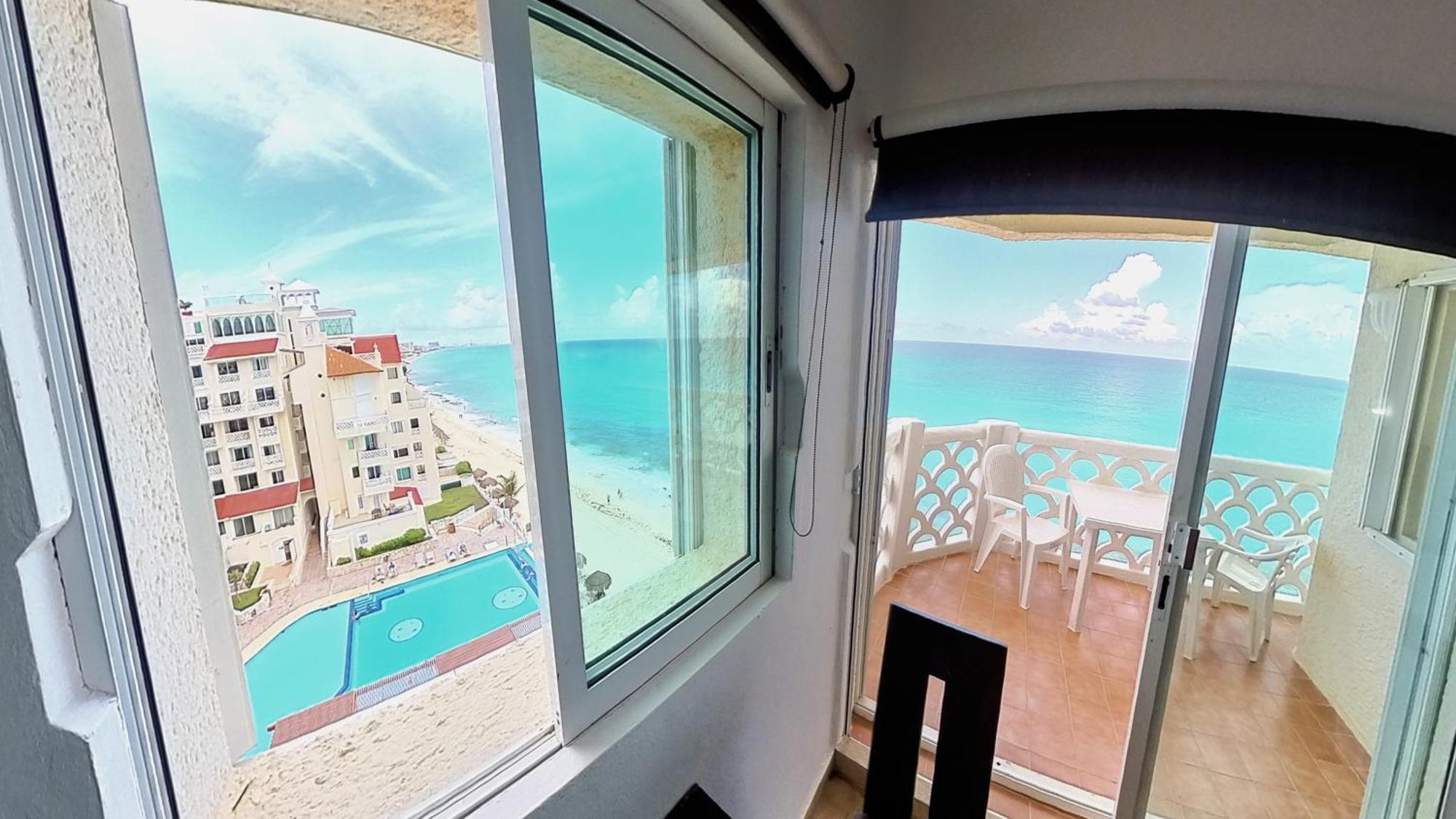 Cancun Plaza Sea View Exterior photo