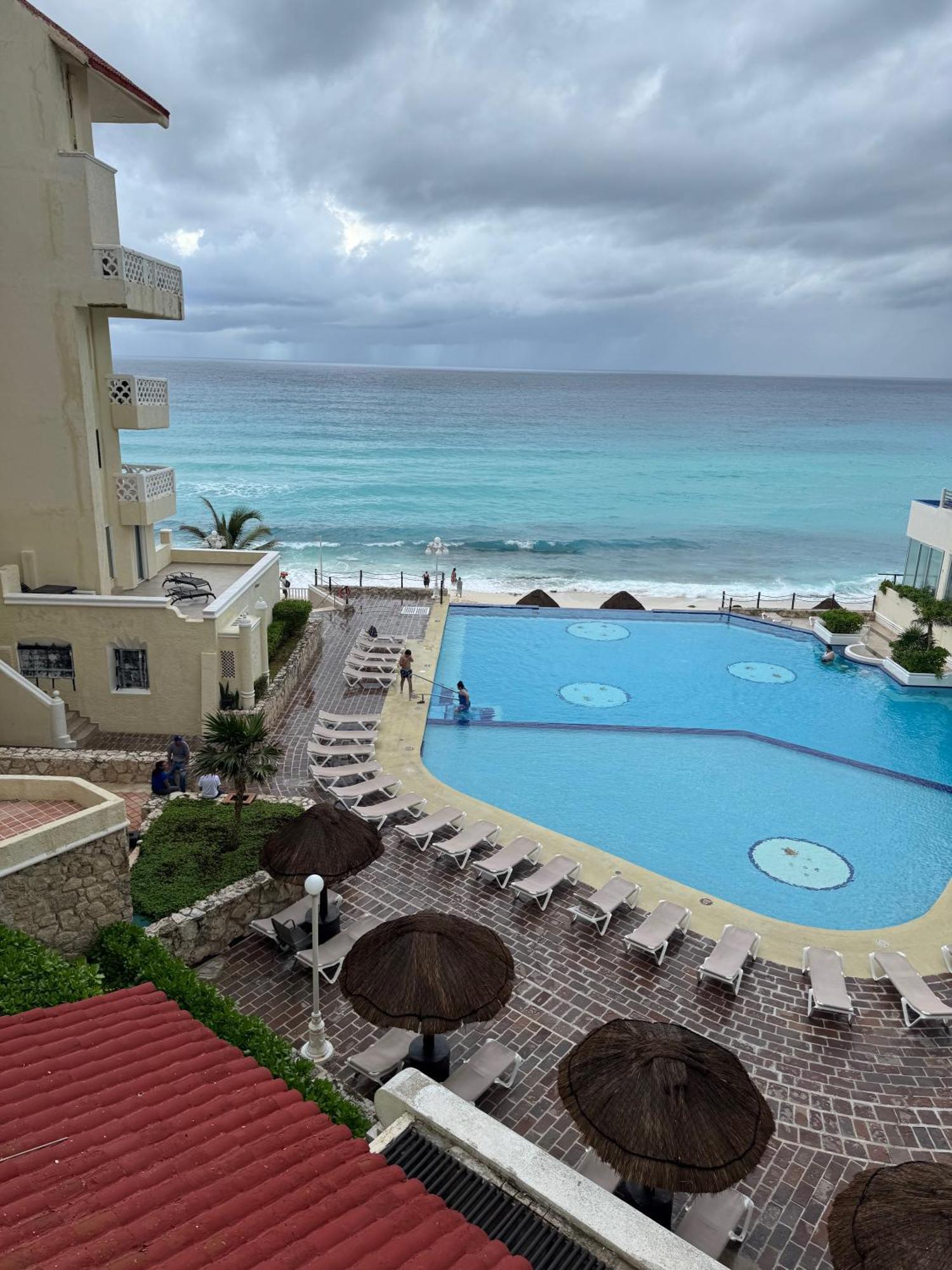 Cancun Plaza Sea View Exterior photo