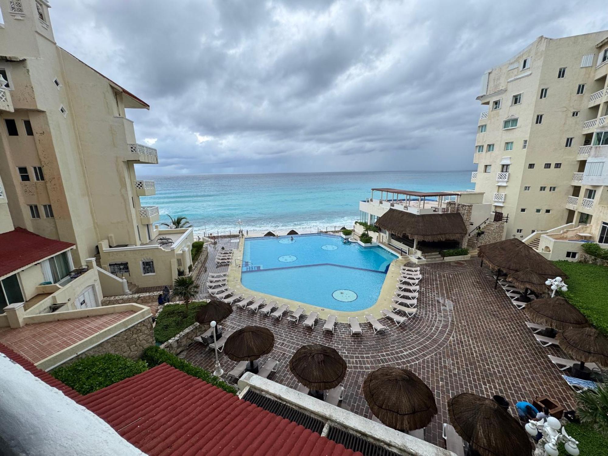 Cancun Plaza Sea View Exterior photo
